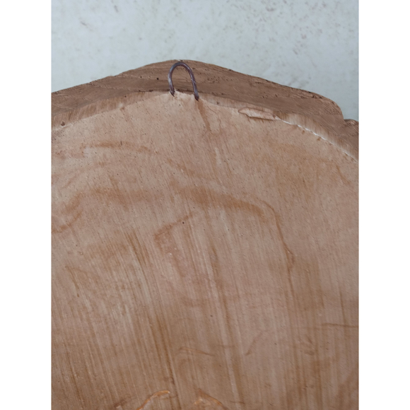 Vintage Carved Resin 3D Wall Plate Victoria Canada 9" - Picture 6 of 6